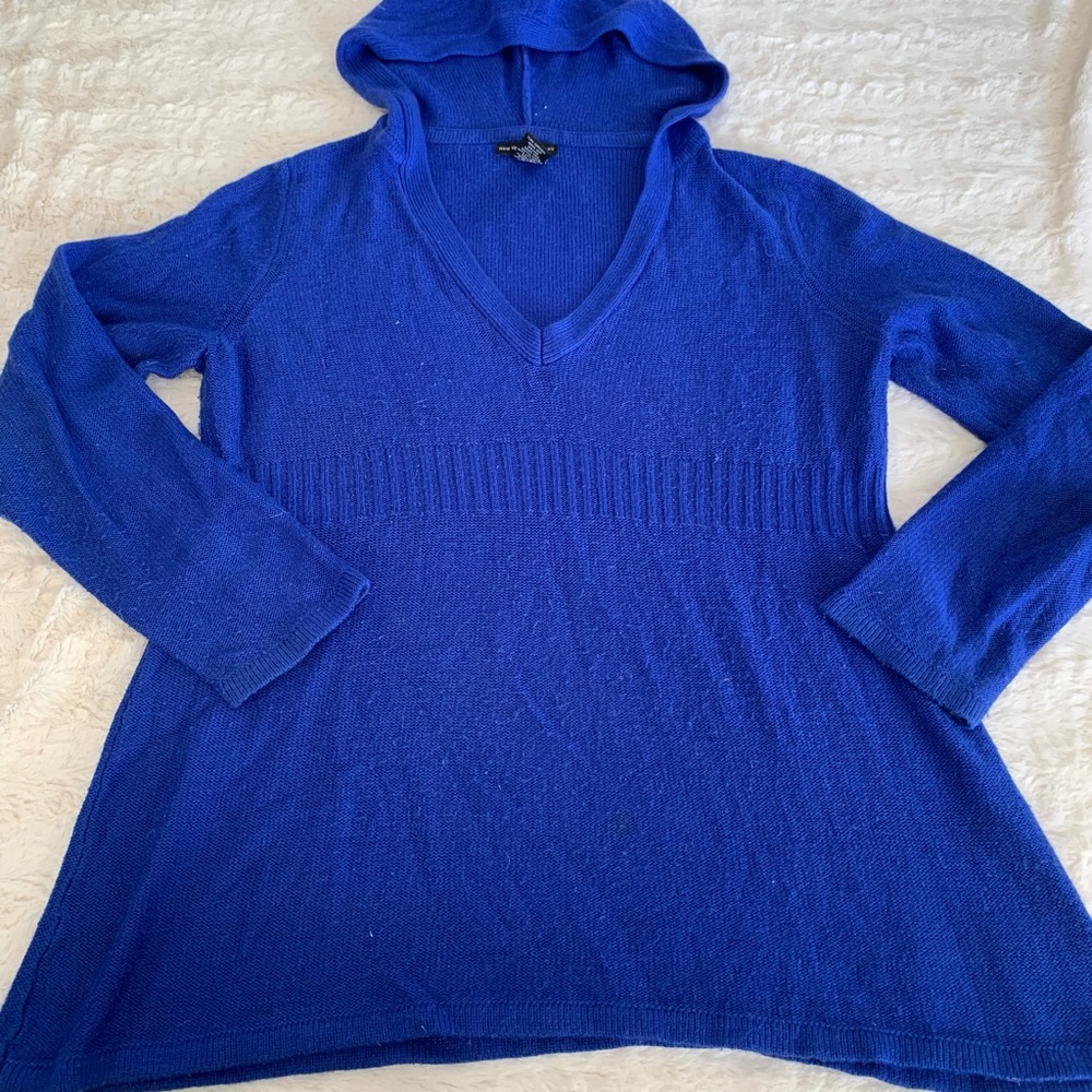 Hooded sweater